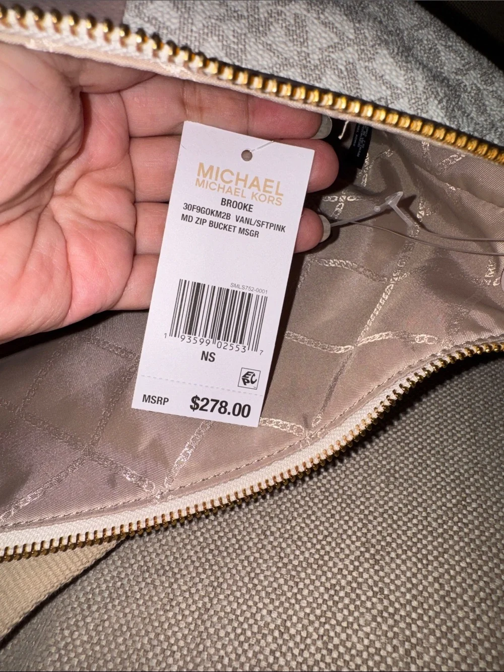 BNWT Michael Kors Cream & Pink Signature Stripe Bucket Shoulder Bag